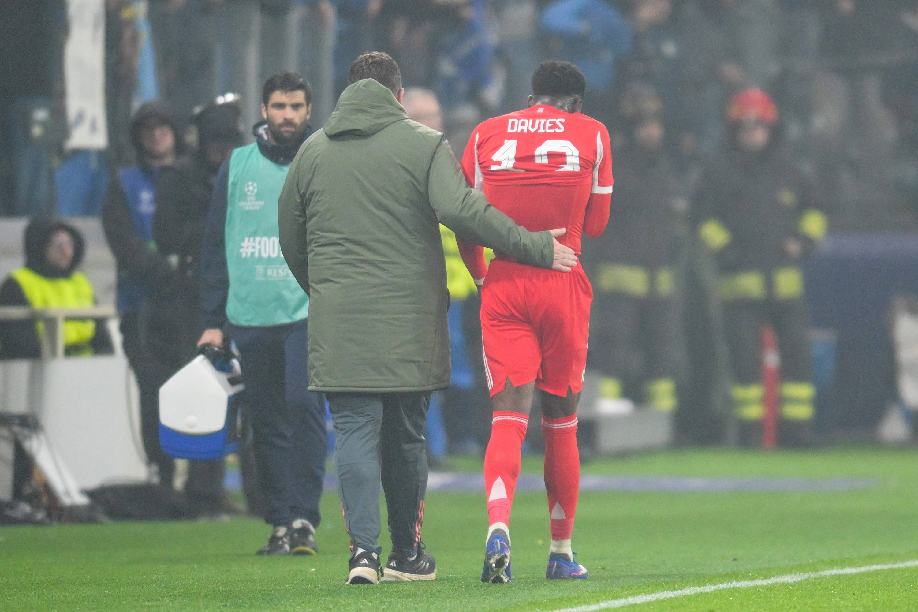 大乐透-图片报：乌尔比希缺阵8-10天，戴维斯、穆西亚拉缺阵稍短一些